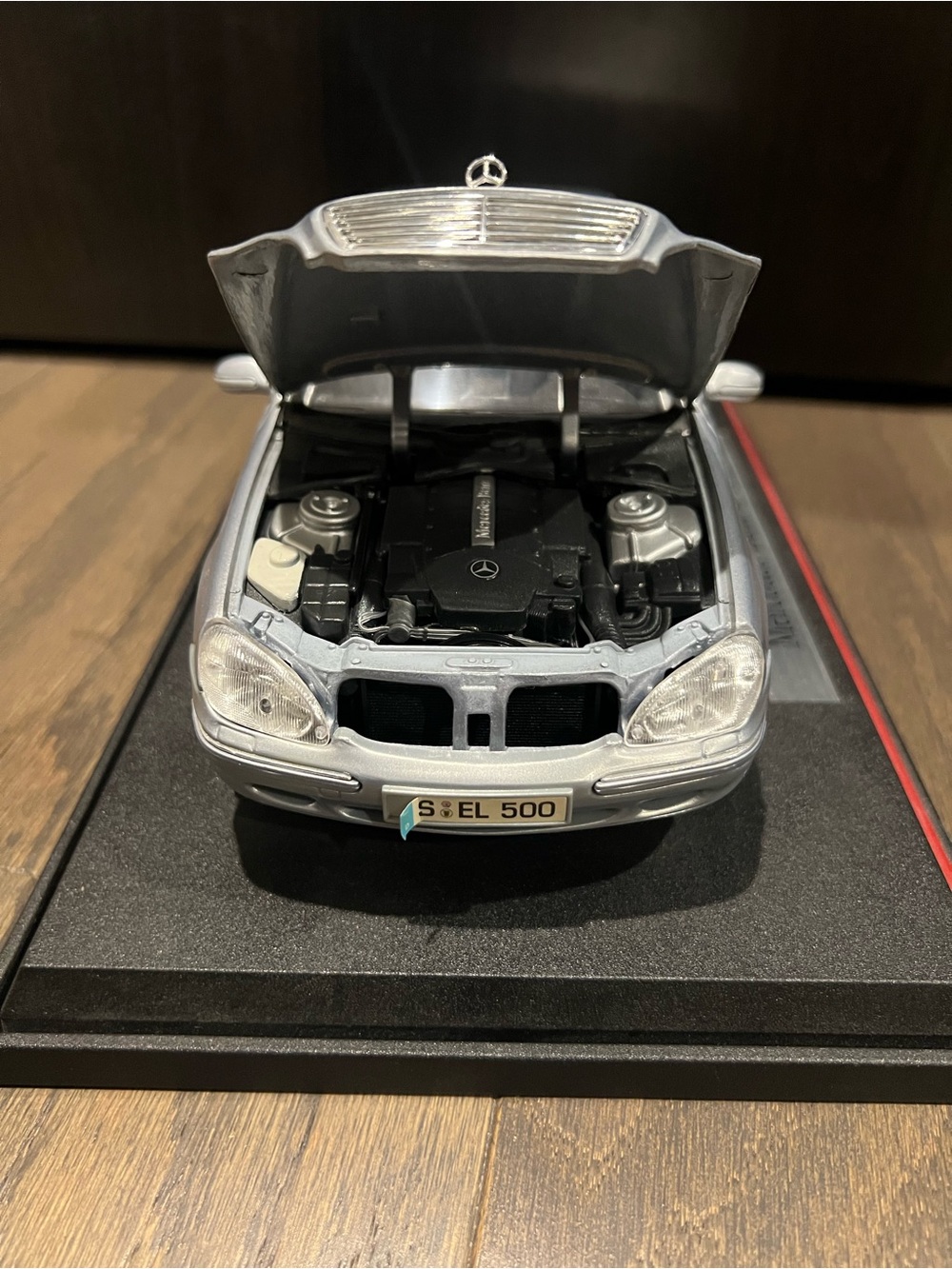 1:18 Maisto Mercedes-Benz S500 (W220) Dealer Edition Promotional Model - Picture 6 of 10